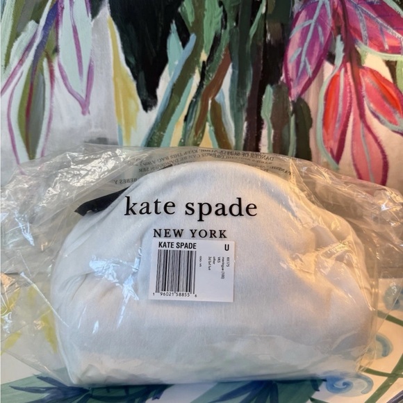 KATE SPADE HEART TO HEART 3D HEART BARREL QUILTED CROSSBODY MERINGUE  NWT $429 - Picture 2 of 8